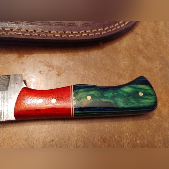 New Damascus steel blade men's hunting knife with sheath green and red - Picture 6 of 9